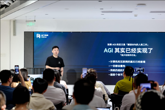 牛金宝配资 时隔7年再发硬件新品！出门问问CEO李志飞：用AI的AI做AI实现AGI